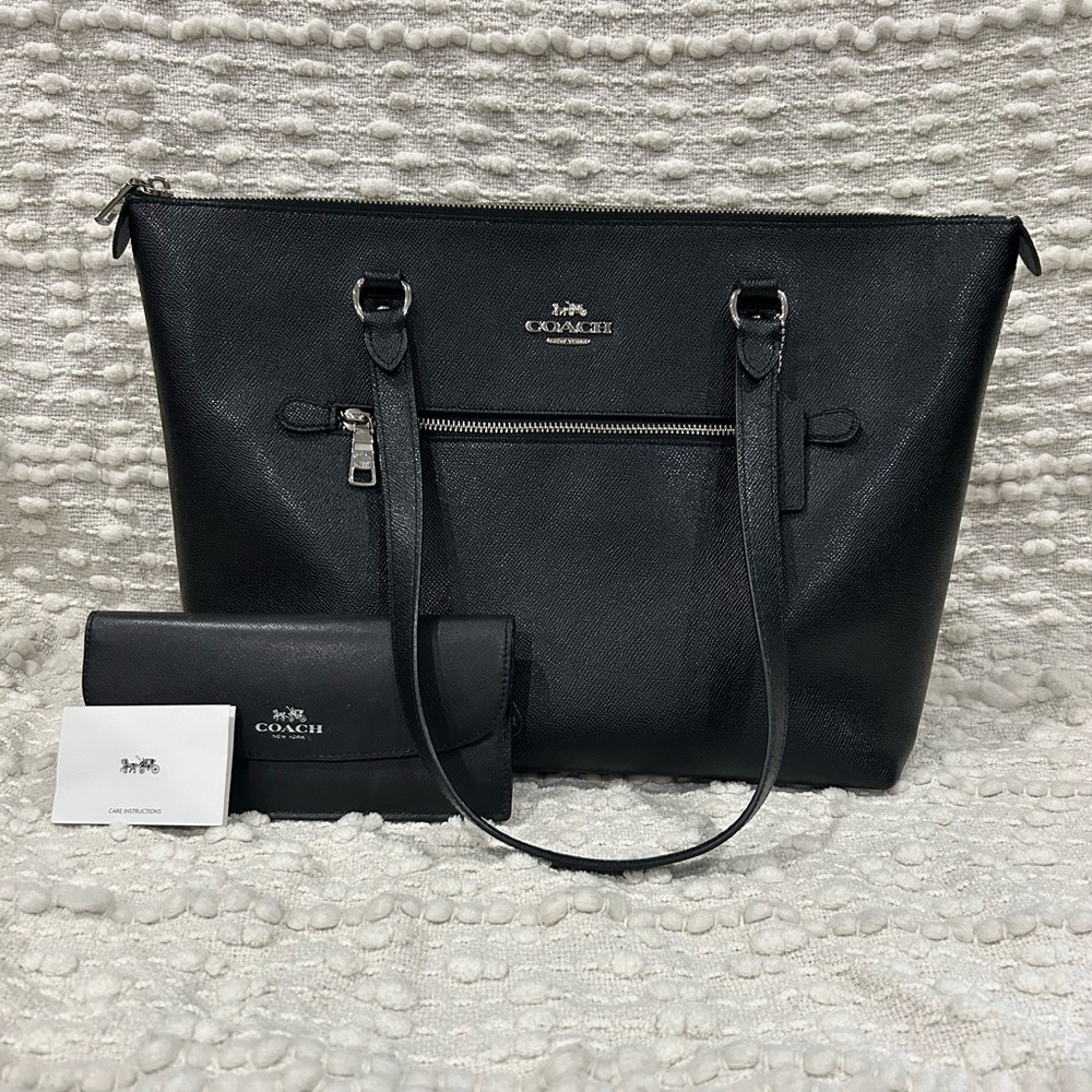 Coach Gallery Tote With Matching Wallet
